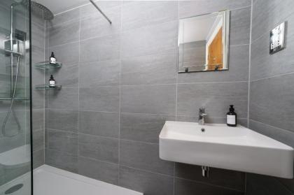 New! Best Location! 1 bedr/ 3beds/Covent Garden - image 10