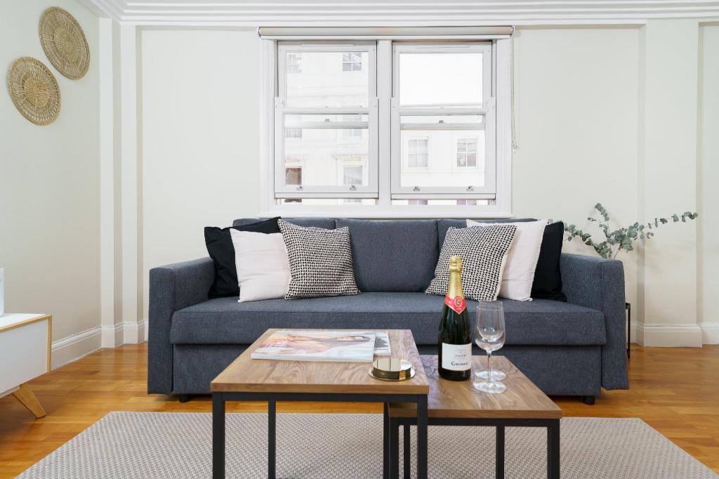 New! Best Location! 1 bedr/ 3beds/Covent Garden - image 3