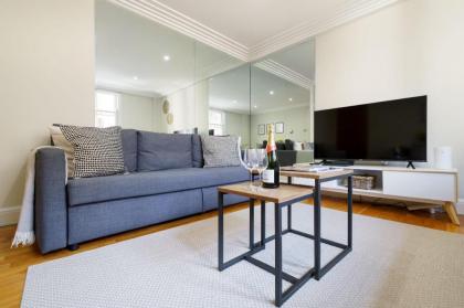 New! Best Location! 1 bedr/ 3beds/Covent Garden - image 5