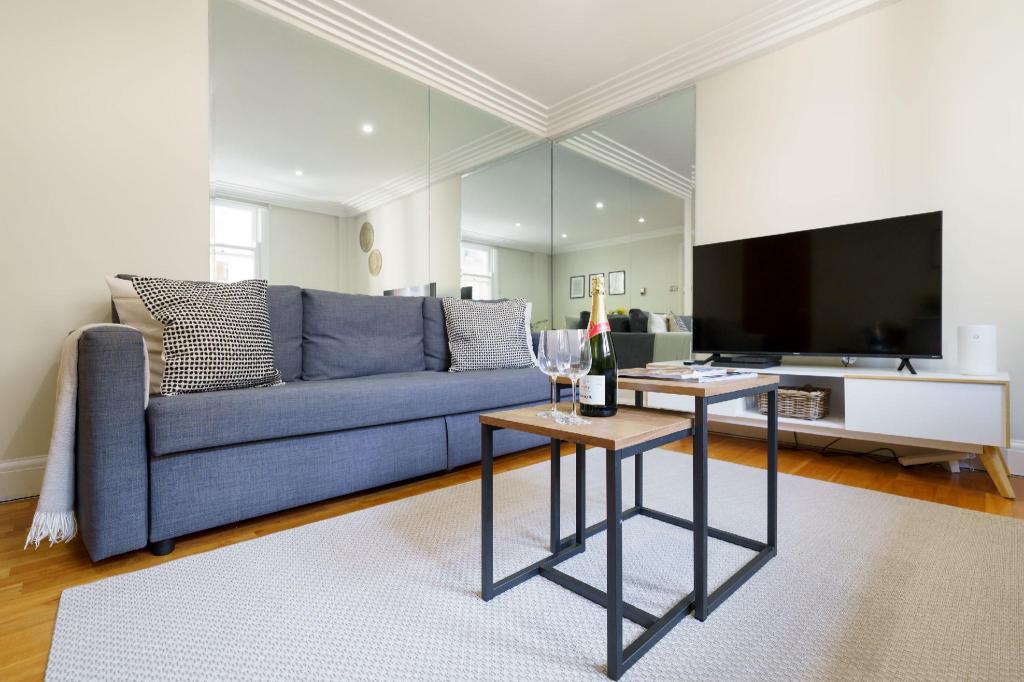 New! Best Location! 1 bedr/ 3beds/Covent Garden - image 5