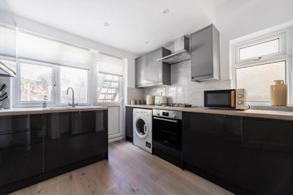 The Neasden Villas - image 19