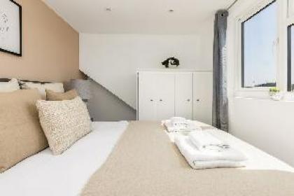 The Wembley Central Collection - image 5