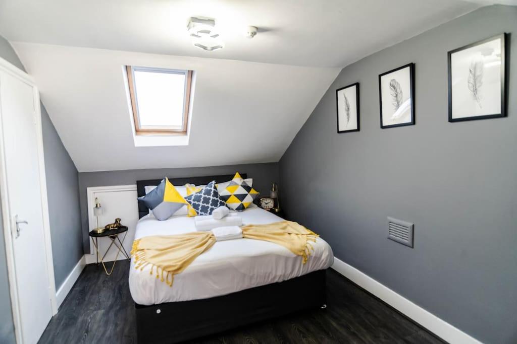 Stylish top self-contained studio - image 6