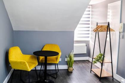 Stylish top self-contained studio - image 9