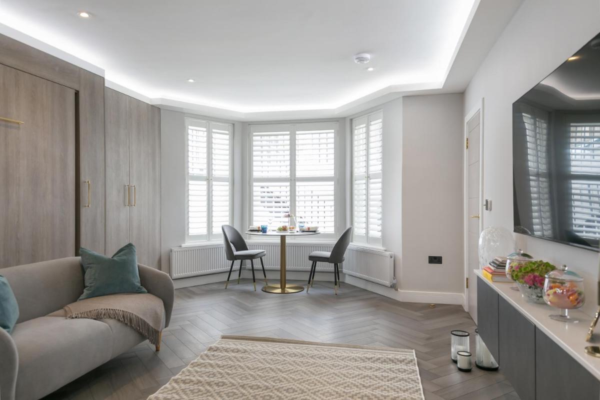 Urban Chic - Nevern - image 3