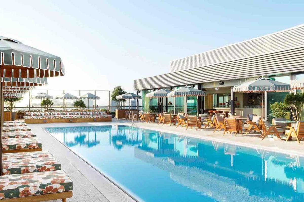 Luxury 1 bed in Soho House Building w pool gym - image 2