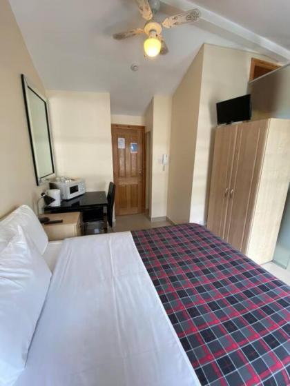 Studio to let in Covent Garden with kitchen - image 2