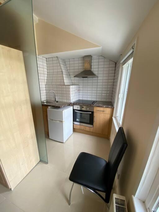 Studio to let in Covent Garden with kitchen - image 3