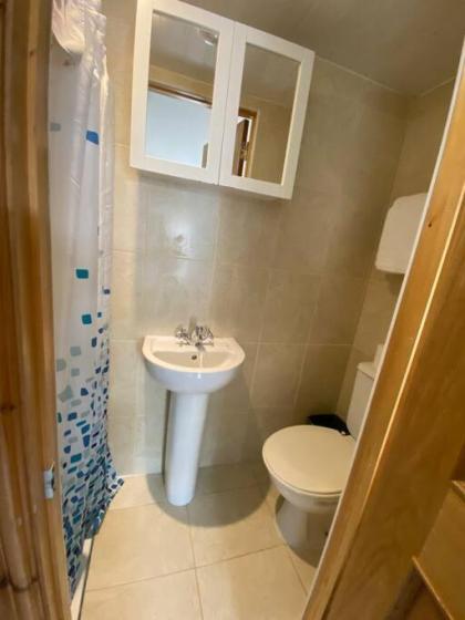 Studio to let in Covent Garden with kitchen - image 7