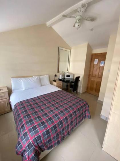 Studio to let in Covent Garden with kitchen - image 8