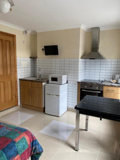 Studio to let in Covent Garden with kitchen - image 9
