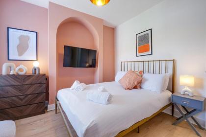 Luxury 3 Bedroom 2 bathroom House Fulham SW6 By 360Stays - image 21