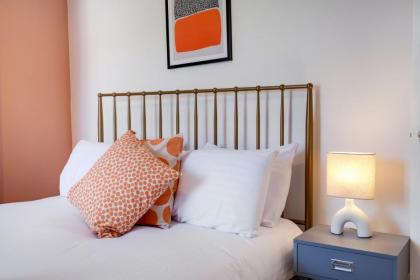 Luxury 3 Bedroom 2 bathroom House Fulham SW6 By 360Stays - image 22