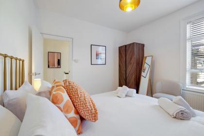 Luxury 3 Bedroom 2 bathroom House Fulham SW6 By 360Stays - image 23