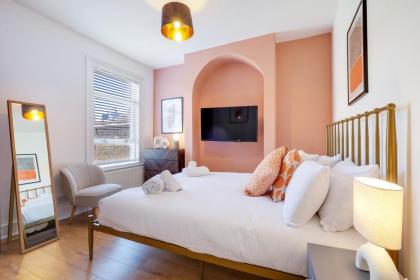 Luxury 3 Bedroom 2 bathroom House Fulham SW6 By 360Stays - image 24