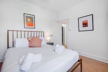 Luxury 3 Bedroom 2 bathroom House Fulham SW6 By 360Stays - image 26
