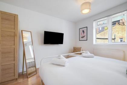 Luxury 3 Bedroom 2 bathroom House Fulham SW6 By 360Stays - image 27