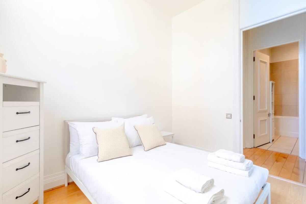 Chic 2BD Flat - 5 Minutes from Marylebone - image 4