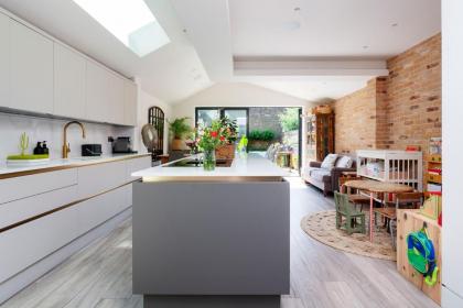 Veeve - Exalted Living - image 2
