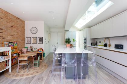 Veeve - Exalted Living - image 7
