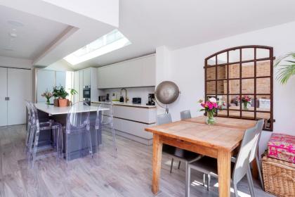 Veeve - Exalted Living - image 9