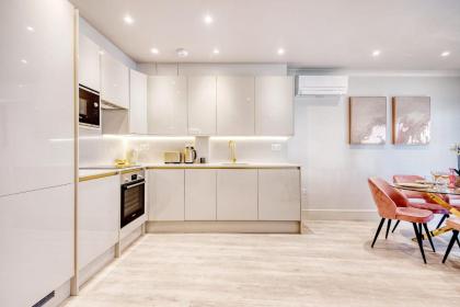 Marble Arch Suite 3-Hosted by Sweetstay - image 24