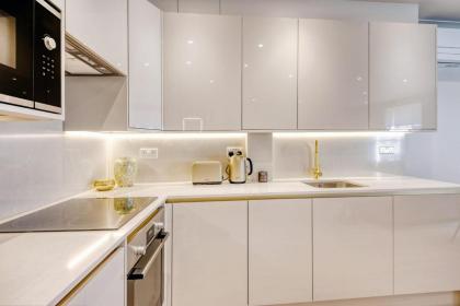 Marble Arch Suite 3-Hosted by Sweetstay - image 27