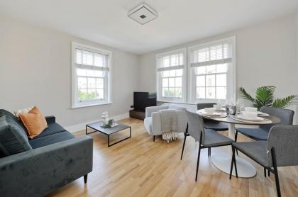 Fabulous three bedroom flat near Marylebone by UnderTheDoormat