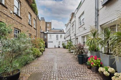 Veeve - Mews & Blues - image 14