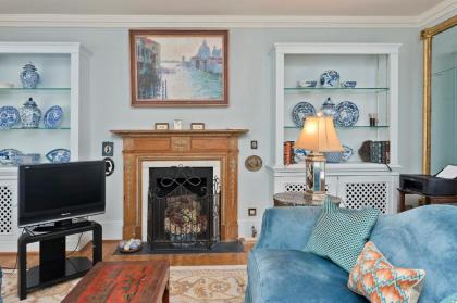 Veeve - Mews & Blues - image 3
