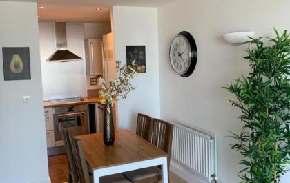 London Canary Wharf Stunning Spectacular One Bed - image 3