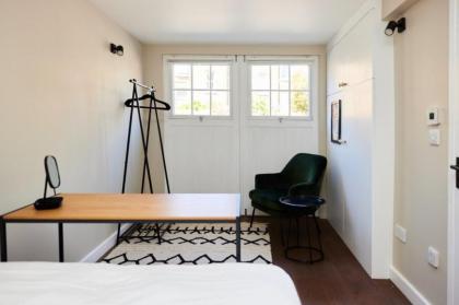 The Holland Park Crib - Classy 2BDR House - image 21