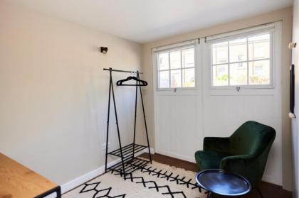 The Holland Park Crib - Classy 2BDR House - image 22