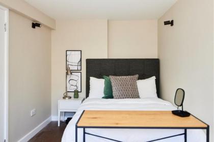 The Holland Park Crib - Classy 2BDR House - image 23