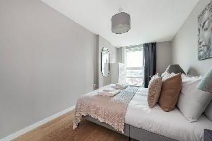 The Lambeth Apartment - image 10