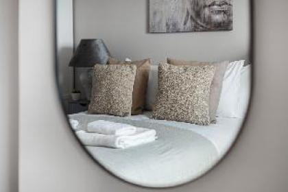 The Lambeth Apartment - image 11
