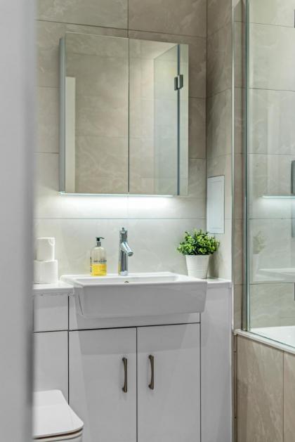 Londwell Heart of Notting Hill Balcony Suite Luxury - image 18