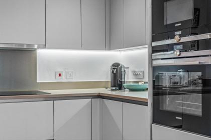 Londwell Heart of Notting Hill Balcony Suite Luxury - image 5