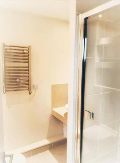 Spacious Two Bedroom Apartment - image 22