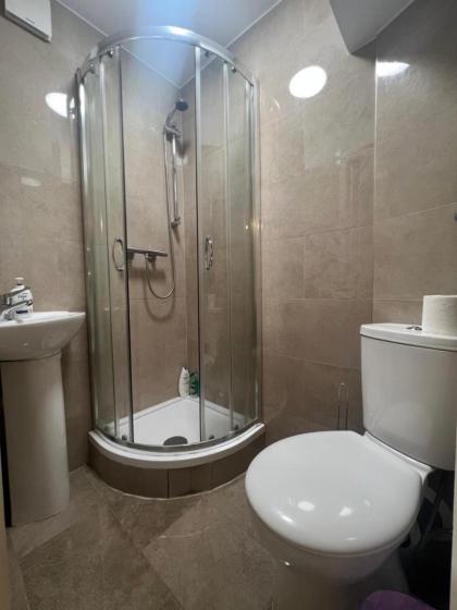 Prime Central London Private Studio Apartment - image 2