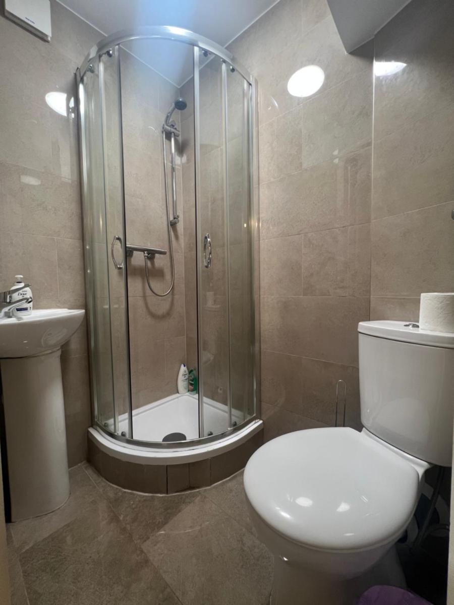 Prime Central London Private Studio Apartment - image 2
