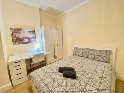 Prime Central London Private Studio Apartment - image 4