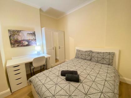 Prime Central London Private Studio Apartment - image 5