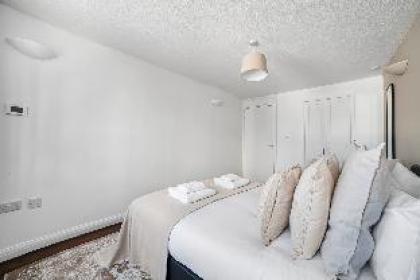 The St Khatarine's Penthouse - image 7