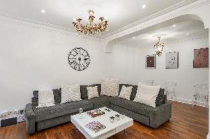 Spacious & Comfy Home near Hyde Park - image 13