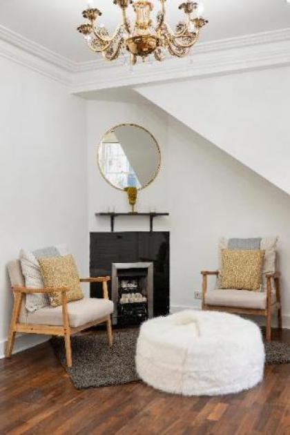 Spacious & Comfy Home near Hyde Park - image 14