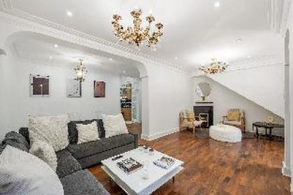 Spacious & Comfy Home near Hyde Park - image 15