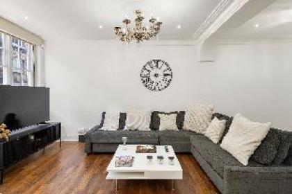 Spacious & Comfy Home near Hyde Park - image 19
