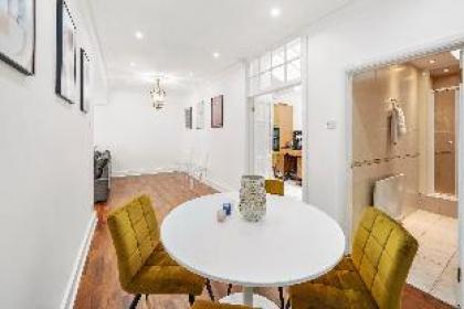 Spacious & Comfy Home near Hyde Park - image 2