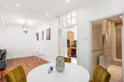 Spacious & Comfy Home near Hyde Park - image 7